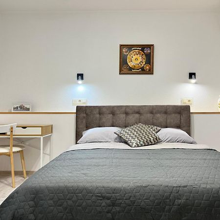 Chernigov City Apartments Na Peremohy Esterno foto