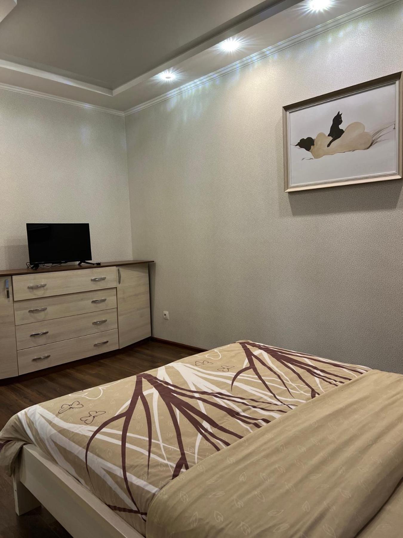 Chernigov City Apartments Na Peremohy Esterno foto