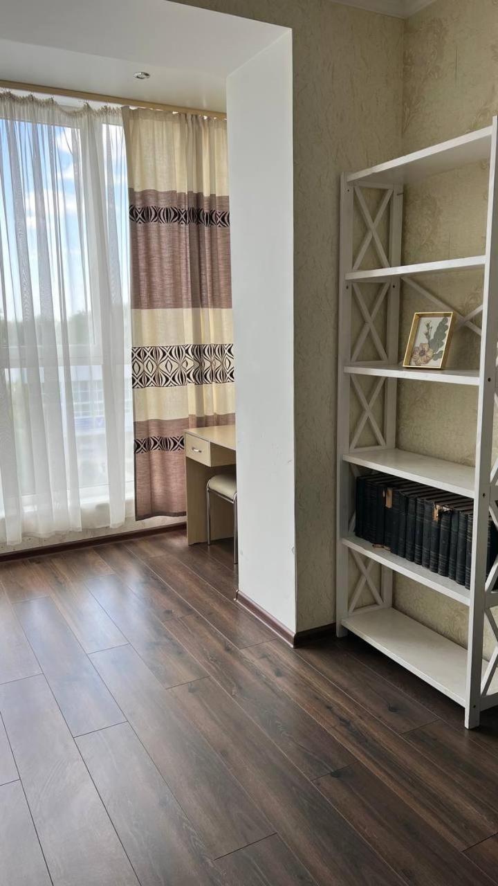 Chernigov City Apartments Na Peremohy Esterno foto