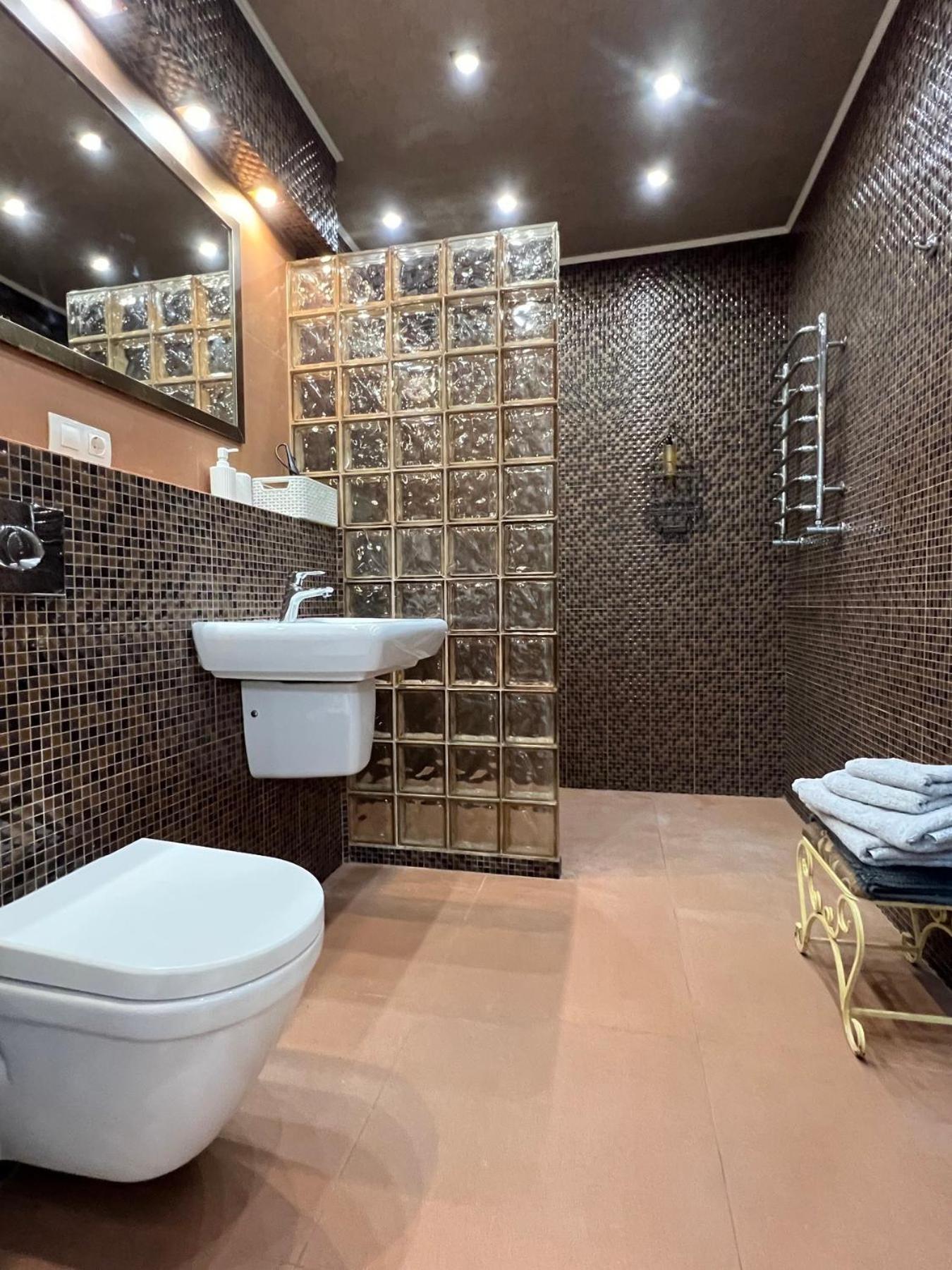 Chernigov City Apartments Na Peremohy Esterno foto