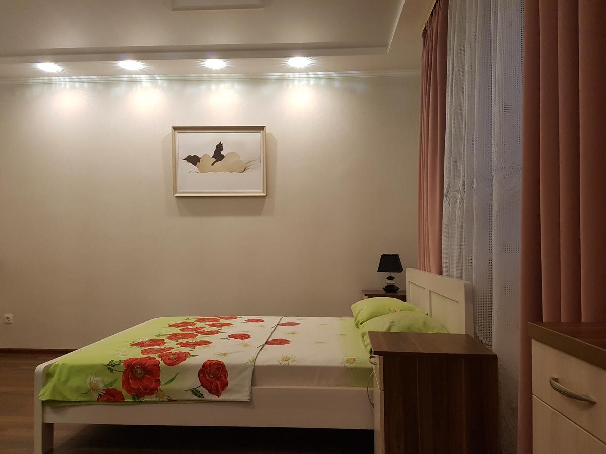 Chernigov City Apartments Na Peremohy Esterno foto