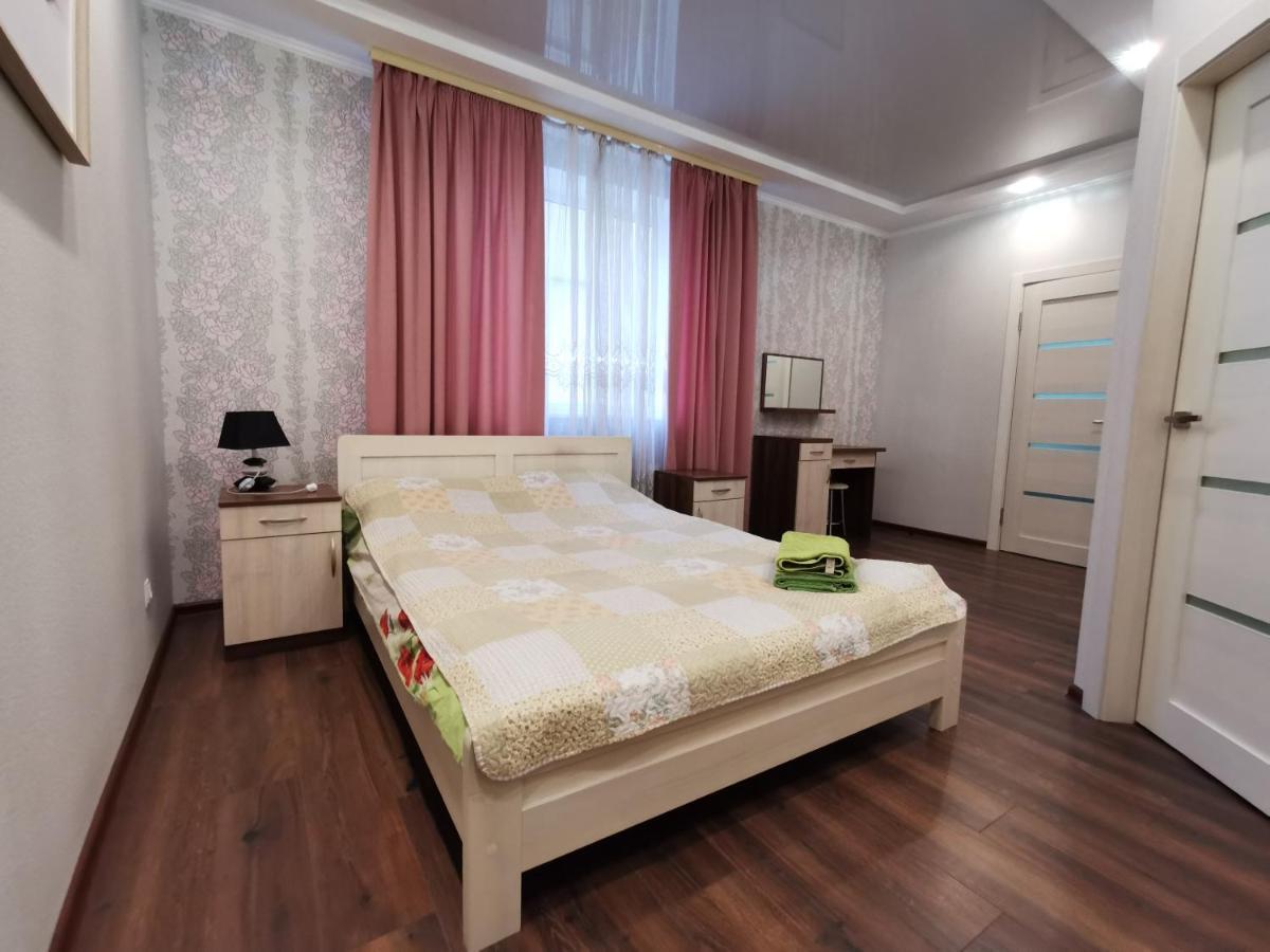 Chernigov City Apartments Na Peremohy Esterno foto